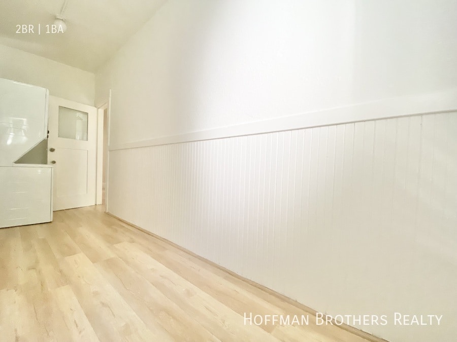 Building Photo - 400 N Ave 54