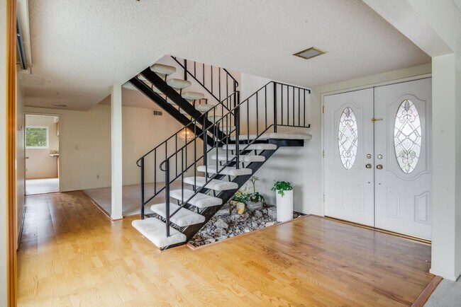 Building Photo - Tranquility on Beachside