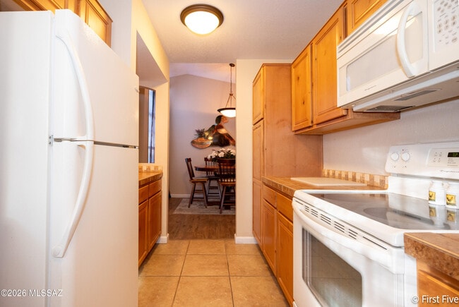 Building Photo - 6470 N Tierra De Las Catalinas