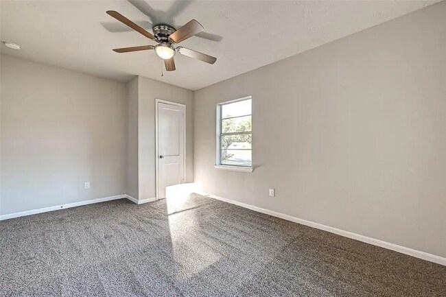 Building Photo - Bluebonnet