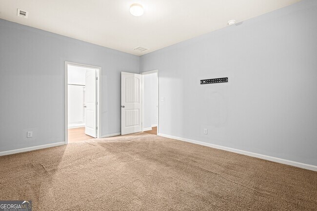 Building Photo - 5469 Waverly Dr