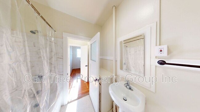 Building Photo - 450 40th St