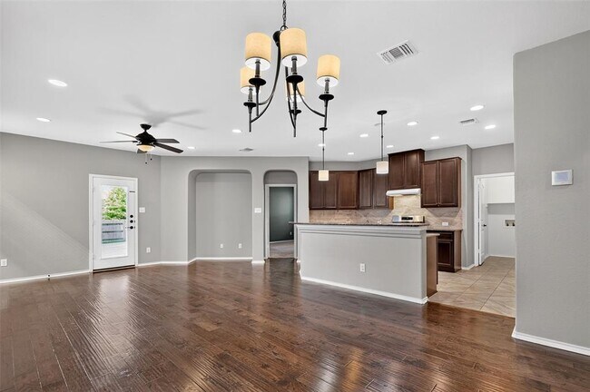 Building Photo - 1049 Clove Hitch Dr
