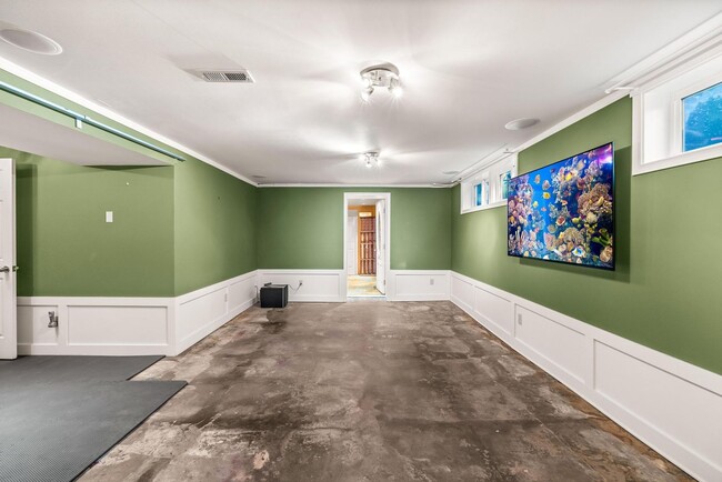 Building Photo - Elegant Grant Park Craftsman with Wine Cel...