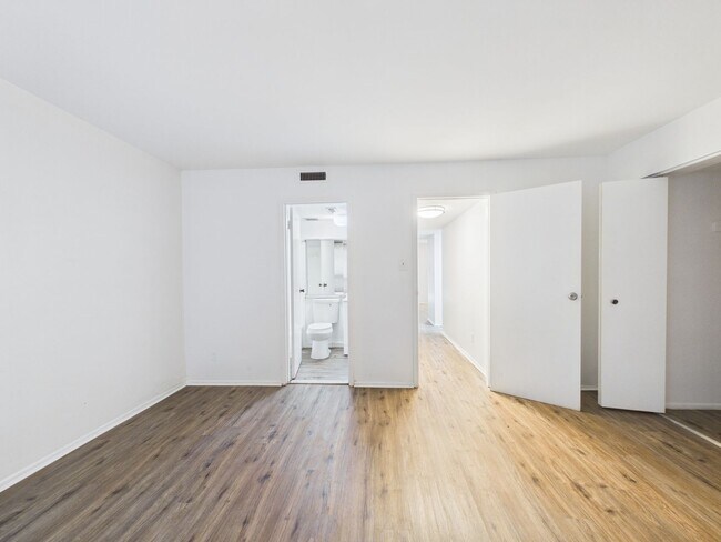 Building Photo - #1 St James Court