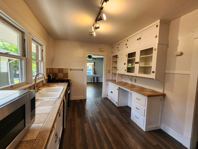 Building Photo - HONEY! Stop Scrolling! - FABULOUS!!!! Downtown SLC 3 bd house!