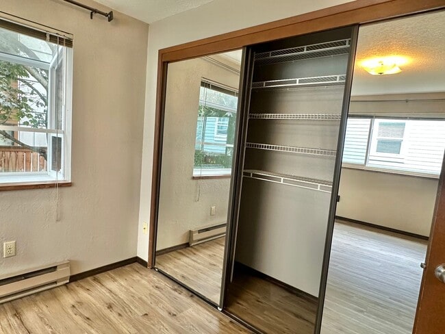 Building Photo - Location, Location, Location! 2-bed Ballar...