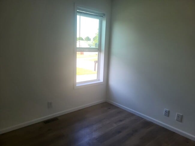 Building Photo - 3 Swan Ln