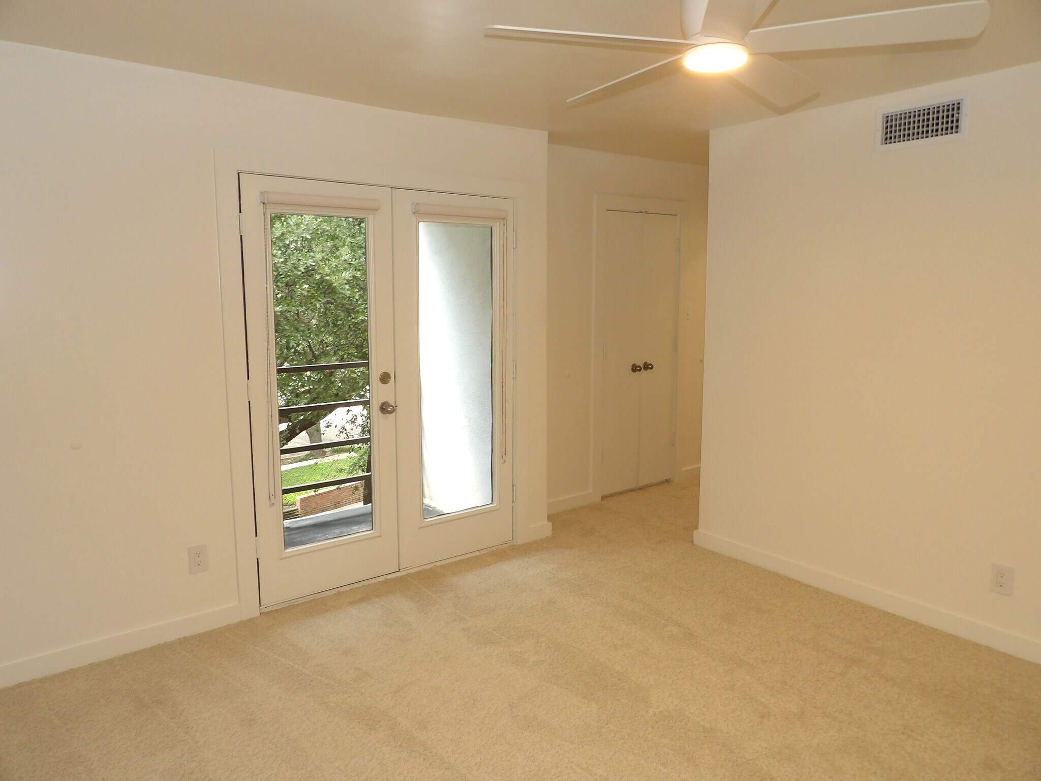 Building Photo - 3910 Buena Vista St