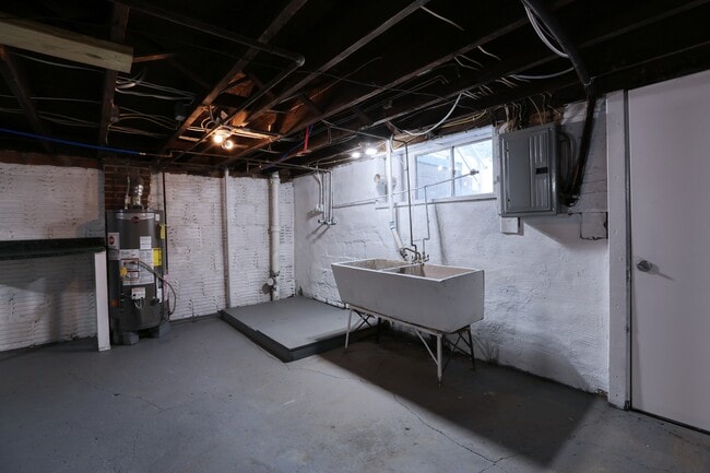 Building Photo - 66 Dewey St