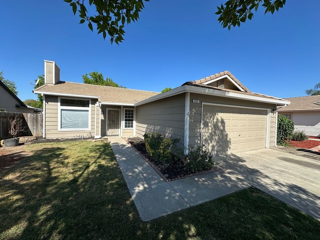 Building Photo - 405 Goldrun Dr