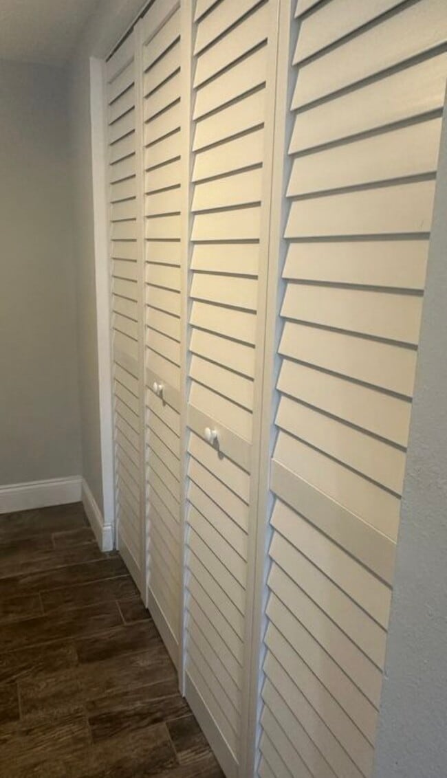 Building Photo - 974 Jamajo Blvd