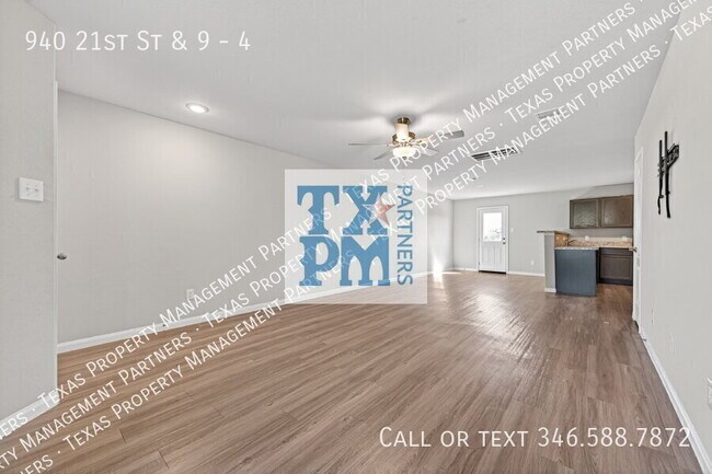 Building Photo - 940 21st St