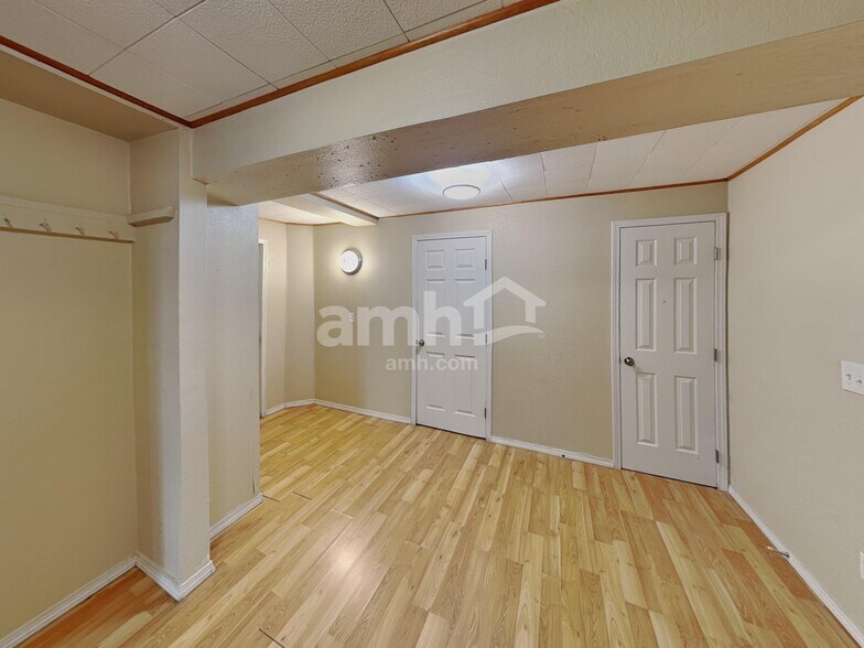 Building Photo - 19065 E Chenango Cir