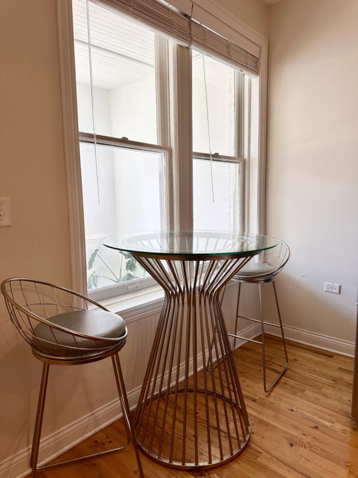 Building Photo - 2149 W Division St