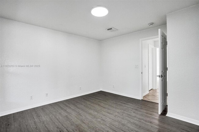 Building Photo - 6305 Willoughby Cir