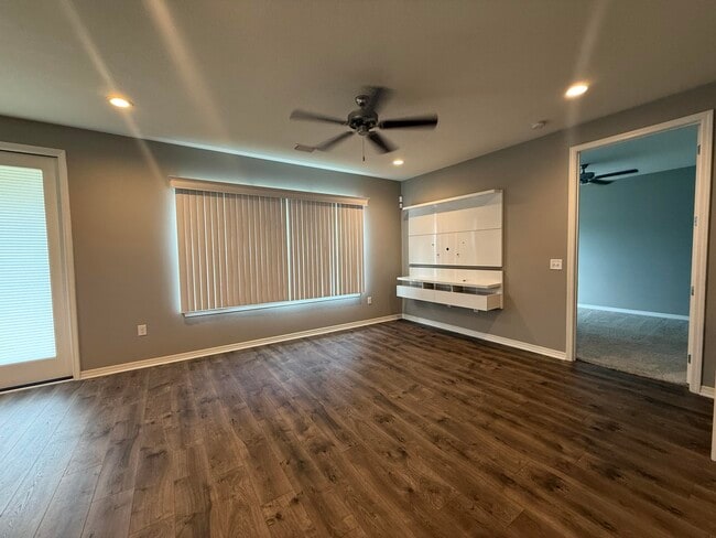 Building Photo - 105 Creve Core Dr