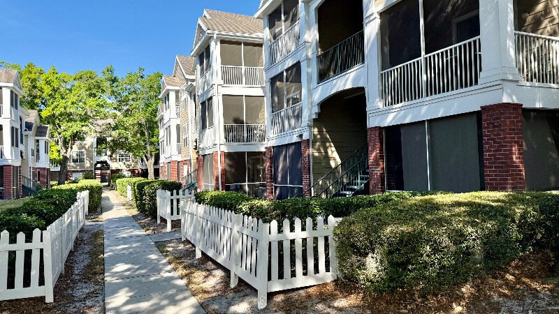 Building Photo - 8300 Elm Park Dr