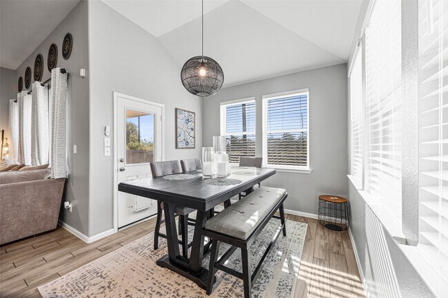 Building Photo - 126 Polar Bear Trl