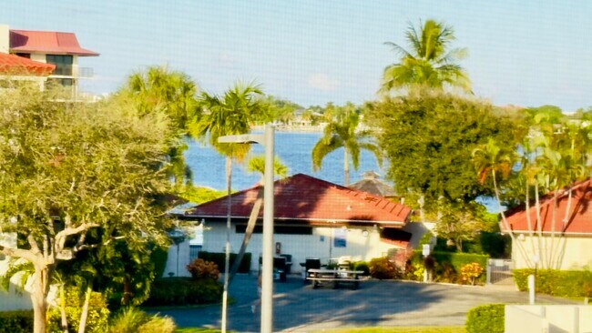 Building Photo - 107 Half Moon Cir