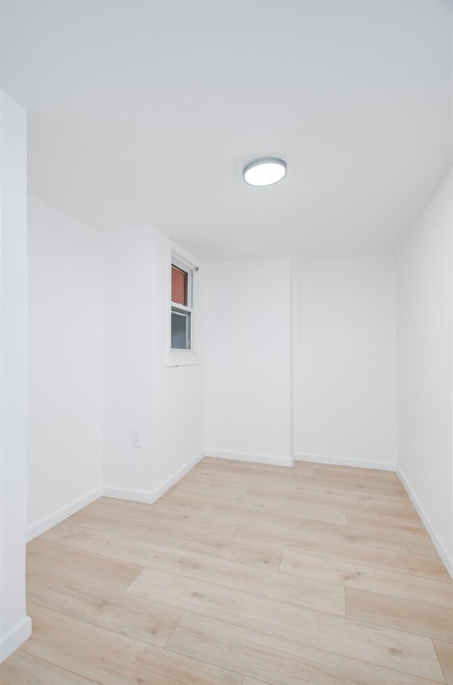 Building Photo - 251 Halladay St