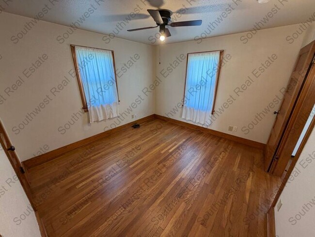 Building Photo - Spacious 2 bedroom 1 bath with a shop