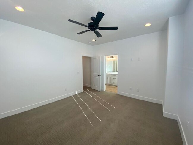 Building Photo - 2664 E Gray Birch Dr