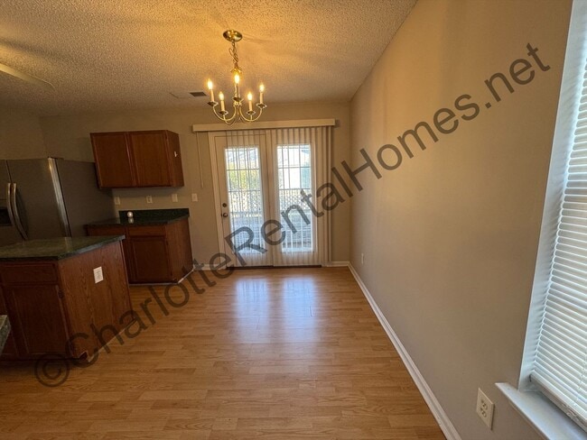 Building Photo - Nice single family home with 3 bedrooms and 2.5 bathrooms