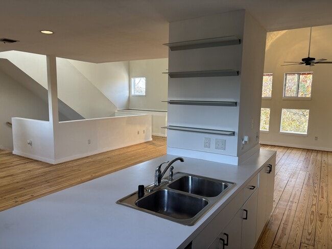 Building Photo - 2909 Albany St