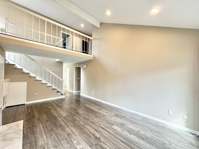 Building Photo - Beautiful 4B 2BA Home w/ AC, W/D, & Solar Panels!