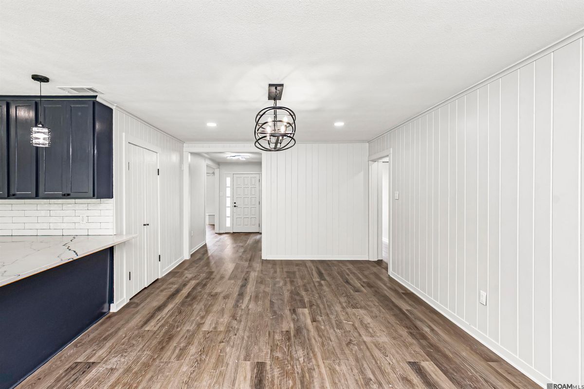 Building Photo - 535 Thornwood Dr