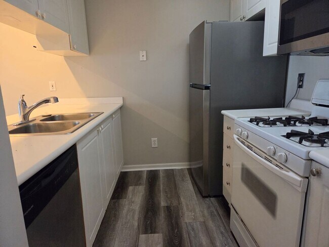 Building Photo - 2 Bedroom Condo in Canal
