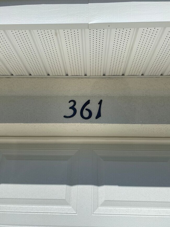 Building Photo - Desirable Marion Oaks Neighborhood 4/2/2 *WON'T LAST*