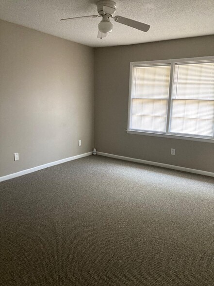 Building Photo - 2030 Kings Gate Cir