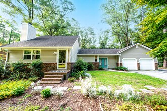 Building Photo - 512 Haywood Creek Dr
