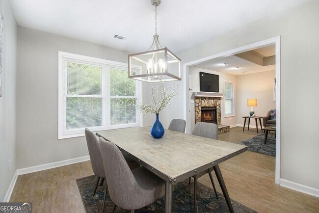 Building Photo - 140 Crabtree Dr