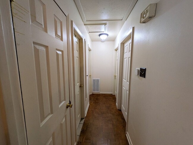 Building Photo - 9225 Shepherd Dr