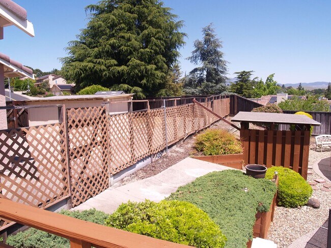Building Photo - Beautiful West Dublin Home with Spectacula...