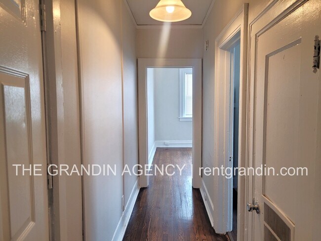 Building Photo - 202 Elm Ave