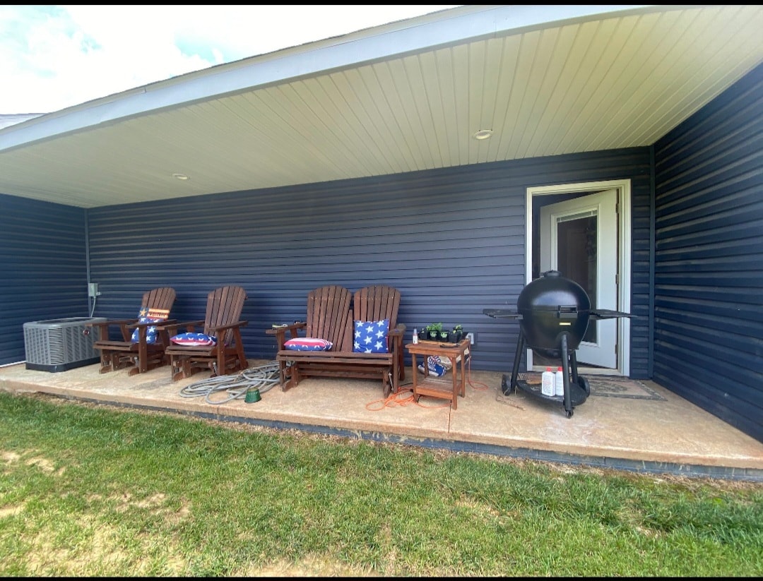 Building Photo - 30 Easy St