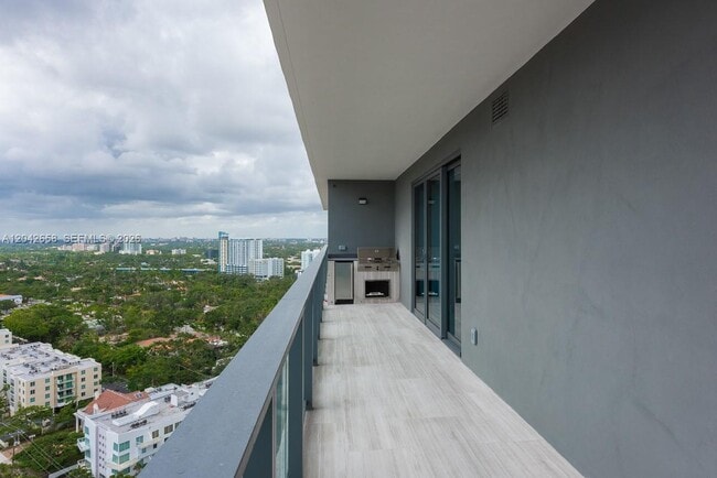 Building Photo - 1451 Brickell Ave
