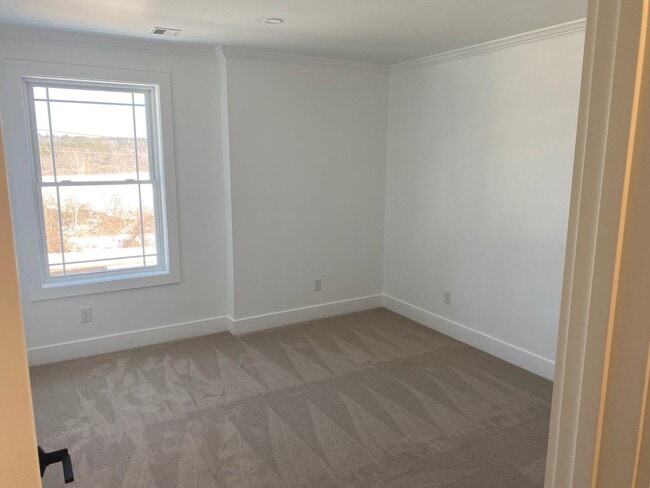 Building Photo - 53 River Rd