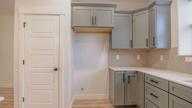 Building Photo - Beautiful 3 bedroom Townhome in Lehi Exchange community!