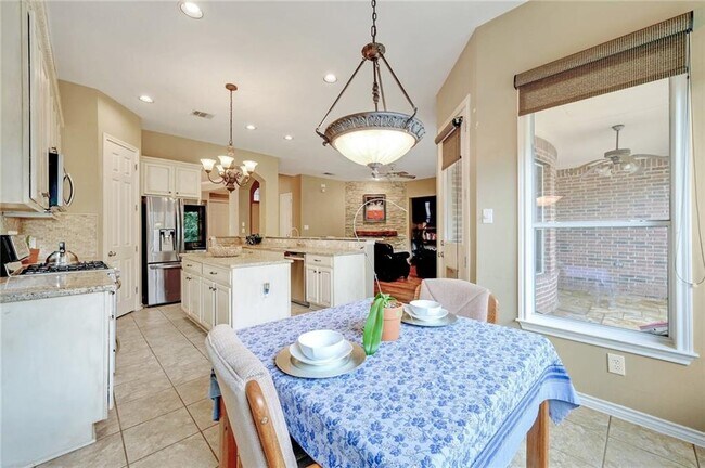 Building Photo - 2605 Tumbling River Dr