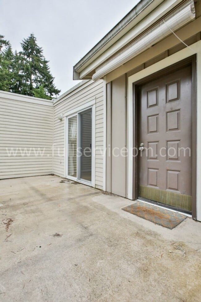 Building Photo - Large condo w/ sauna