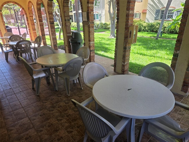 Building Photo - 251 S Cypress Rd