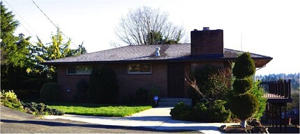 Building Photo - Spectacular Water View of Puget Sound and Mount Rainier