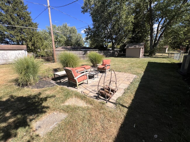 Secondary patio. - 1298 Cedarcliff Dr