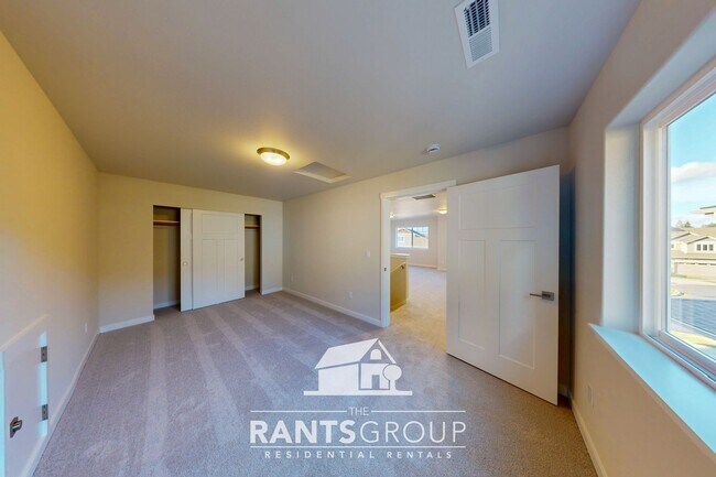 Building Photo - Brand New Home! Beautiful Steilacoom Ridge Home! Easy freeway access!