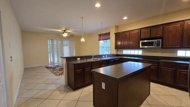 Building Photo - Bright + Spacious Home for Rent in West La...